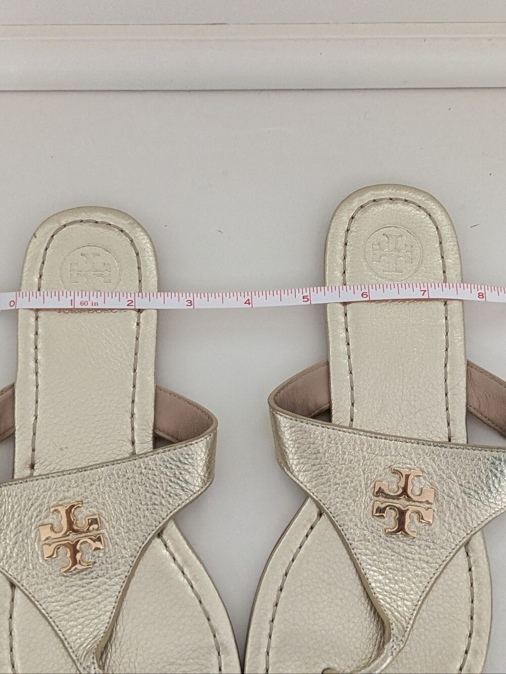 EUC! Tory Burch Jolie Flat Thong Sandal In Gold Size 8.5 - Picture 11 of 16